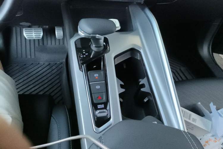 Used Geely Auto Preface 2023 2.0TD "Only This Verdant Green" Edition Gear Lever