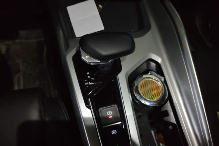 Used Geely Auto Preface 2023 2.0TD "Only This Verdant Green" Edition Gear Lever