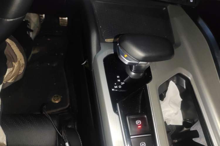 Used Geely Auto Preface 2023 2.0TD "Only This Verdant Green" Edition Gear Lever