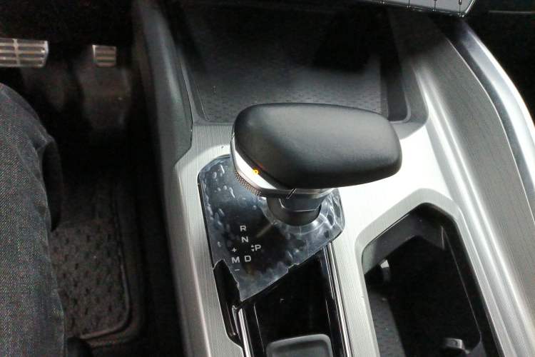 Used Geely Auto Preface 2023 2.0TD "Only This Verdant Green" Edition Gear Lever