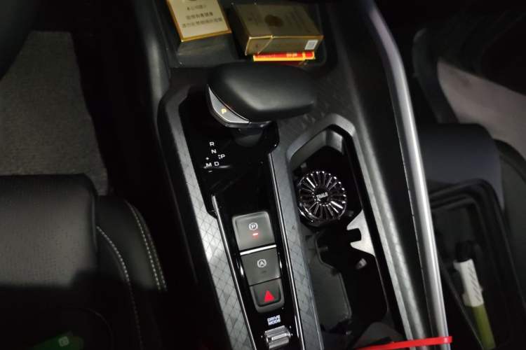 Used Geely Auto Preface 2023 1.5TD Kunlun Edition Gear Lever