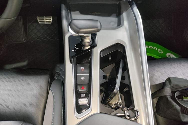 Used Geely Auto Preface 2023 2.0TD "Only This Verdant Green" Edition Gear Lever
