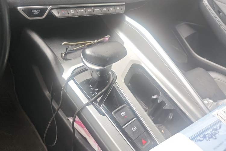 Used Geely Auto Preface 2023 2.0TD "Only This Verdant Green" Edition Gear Lever