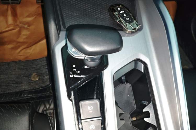 Used Geely Auto Preface 2023 2.0TD "Only This Verdant Green" Edition Gear Lever