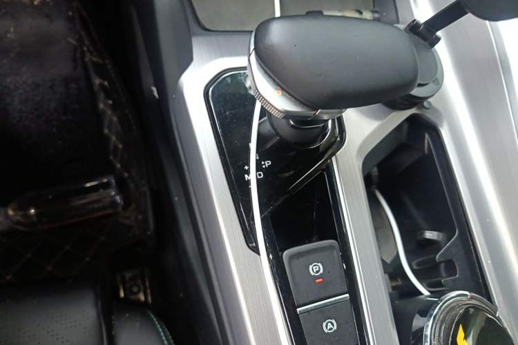 Used Geely Auto Preface 2023 2.0TD "Only This Verdant Green" Edition Gear Lever