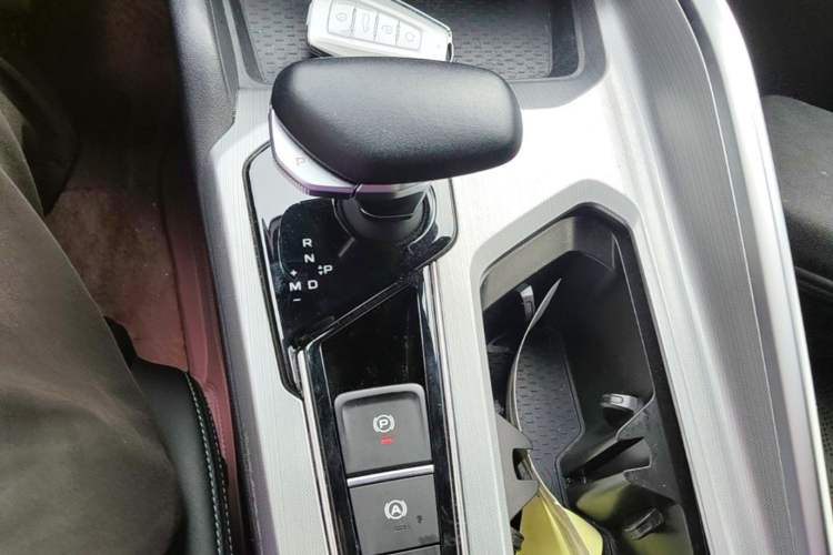 Used Geely Auto Preface 2023 2.0TD "Only This Verdant Green" Edition Gear Lever