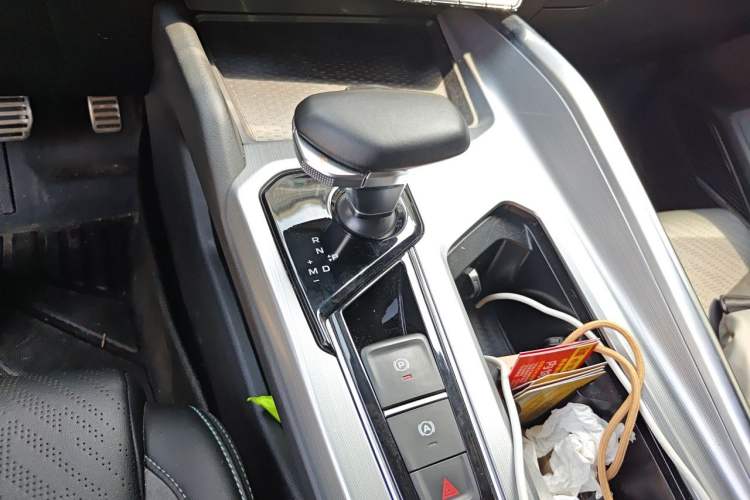 Used Geely Auto Preface 2023 2.0TD "Only This Verdant Green" Edition Gear Lever