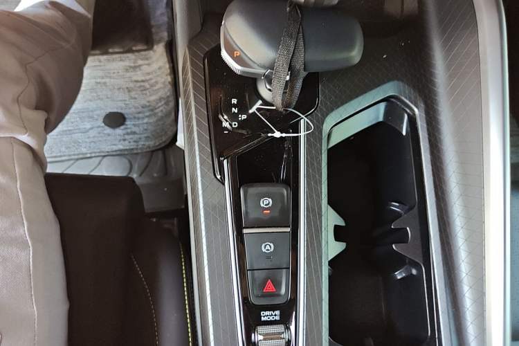 Used Geely Auto Preface 2023 1.5TD Fuyao Version Gear Lever