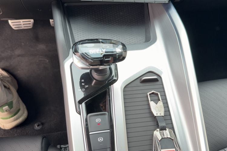 Used Geely Auto Preface 2023 2.0TD "Only This Verdant Green" Edition Gear Lever