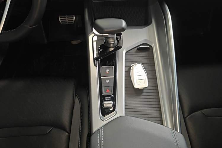 Used Geely Auto Preface 2023 2.0TD "Only This Verdant Green" Edition Gear Lever