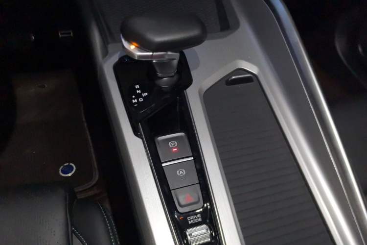 Used Geely Auto Preface 2023 2.0TD "Only This Verdant Green" Edition Gear Lever
