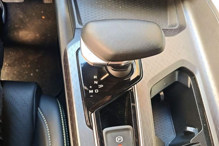 Used Geely Auto Preface 2023 1.5TD Fuyao Version Gear Lever