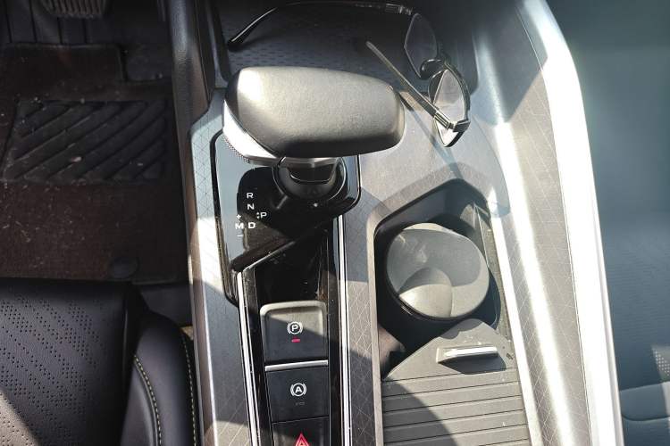 Used Geely Auto Preface 2023 1.5TD Fuyao Version Gear Lever