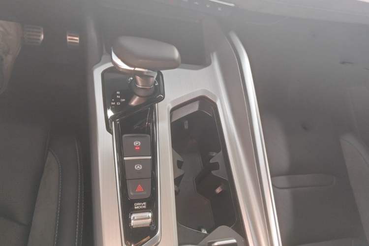 Used Geely Auto Preface 2023 2.0TD "Only This Verdant Green" Edition Gear Lever