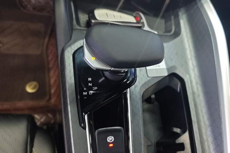 Used Geely Auto Preface 2023 1.5TD Fuyao Version Gear Lever