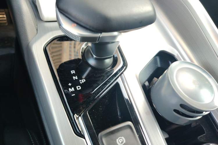 Used Geely Auto Preface 2023 2.0TD "Only This Verdant Green" Edition Gear Lever