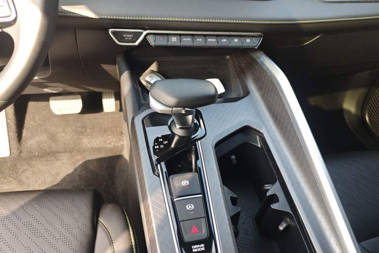 Used Geely Auto Preface 2023 1.5TD Fuyao Version Gear Lever
