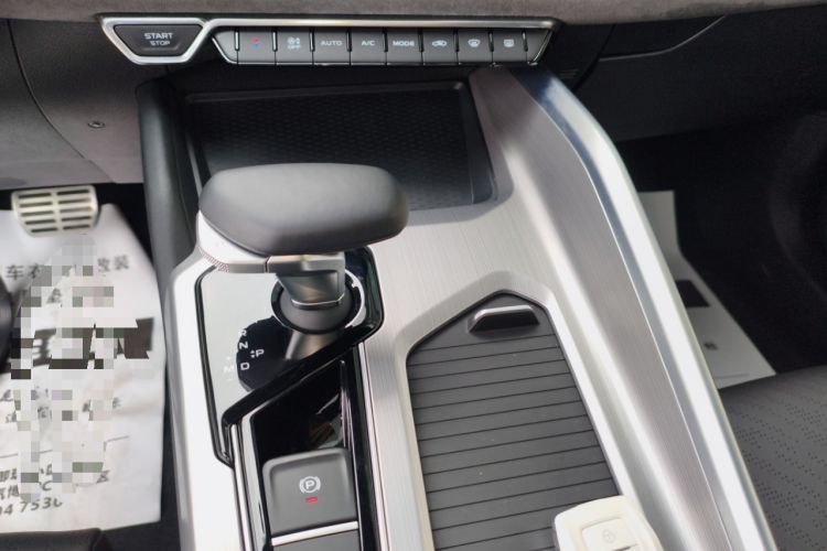Used Geely Auto Preface 2023 2.0TD "Only This Verdant Green" Edition Gear Lever