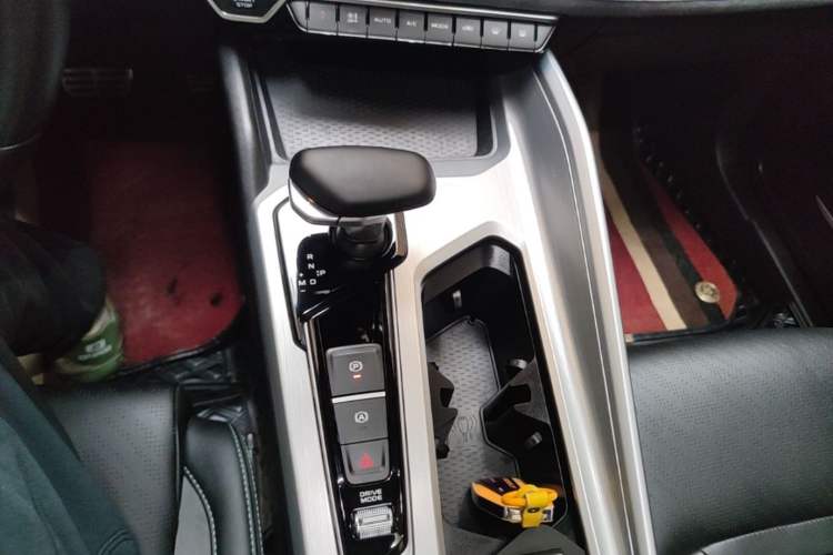 Used Geely Auto Preface 2023 2.0TD "Only This Verdant Green" Edition Gear Lever