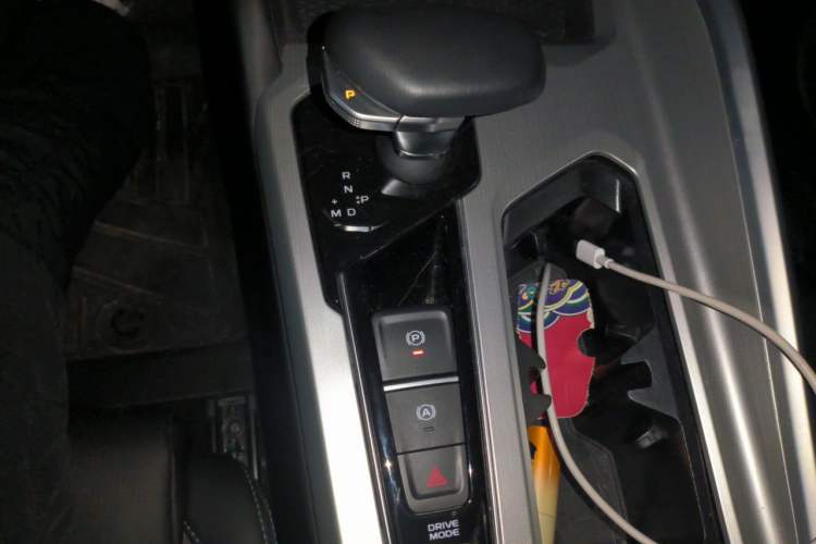 Used Geely Auto Preface 2023 2.0TD "Only This Verdant Green" Edition Gear Lever