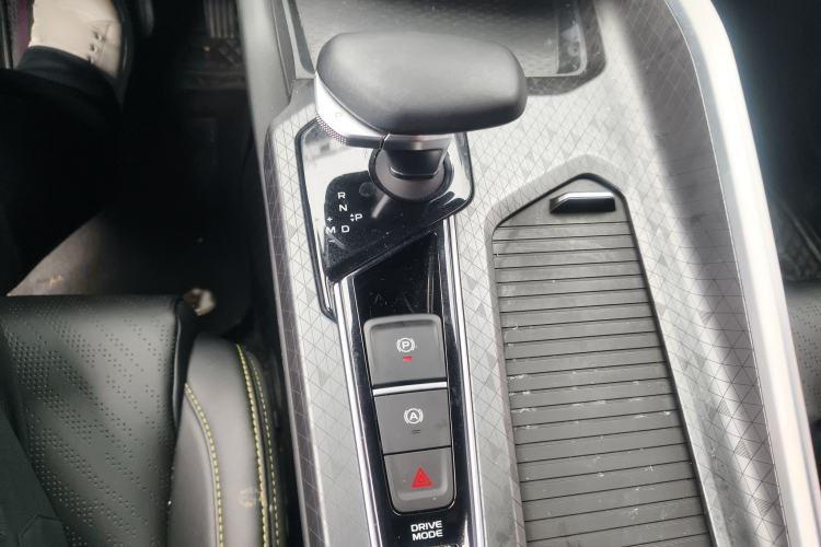 Used Geely Auto Preface 2023 1.5TD Kunlun Edition Gear Lever