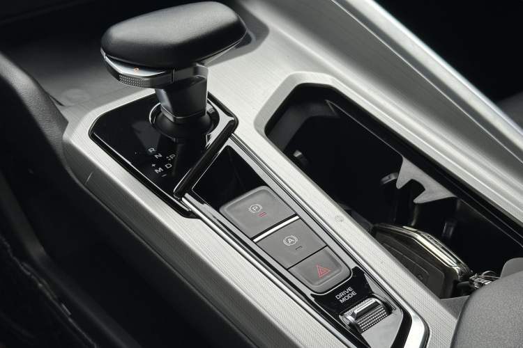 Used Geely Auto Preface 2023 2.0TD "Only This Verdant Green" Edition Interior 5