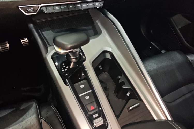 Used Geely Auto Preface 2023 2.0TD "Only This Verdant Green" Edition Interior 5