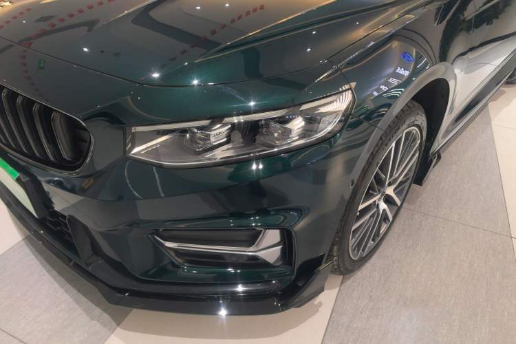 Used Geely Auto Preface 2023 2.0TD "Only This Verdant Green" Edition Left Front Headlight
