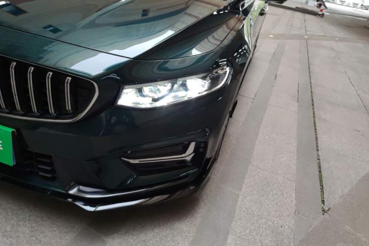 Used Geely Auto Preface 2023 2.0TD "Only This Verdant Green" Edition Left Front Headlight