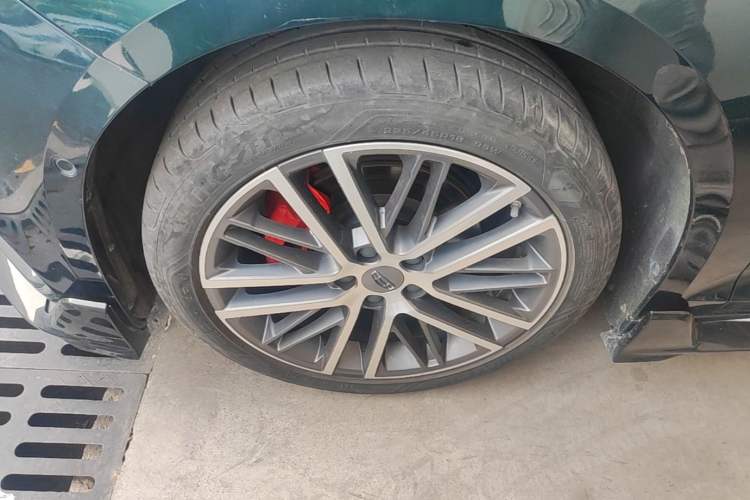 Used Geely Auto Preface 2023 2.0TD "Only This Verdant Green" Edition Left Front Wheel Hub