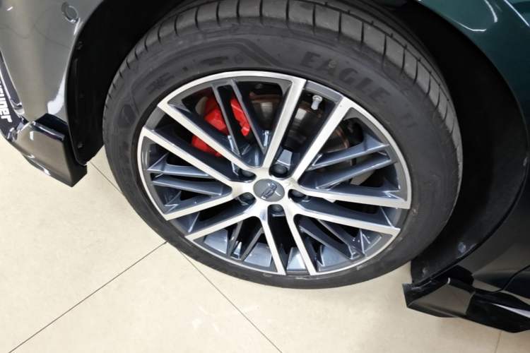 Used Geely Auto Preface 2023 2.0TD "Only This Verdant Green" Edition Left Front Wheel Hub