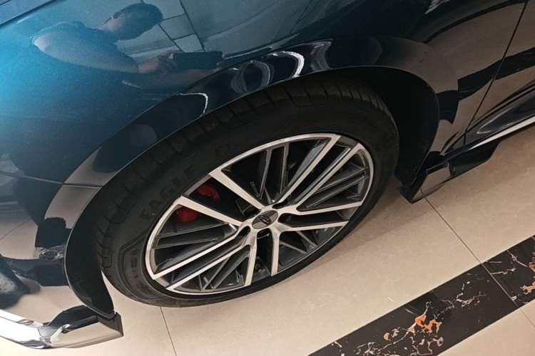 Used Geely Auto Preface 2023 2.0TD "Only This Verdant Green" Edition Left Front Wheel Hub