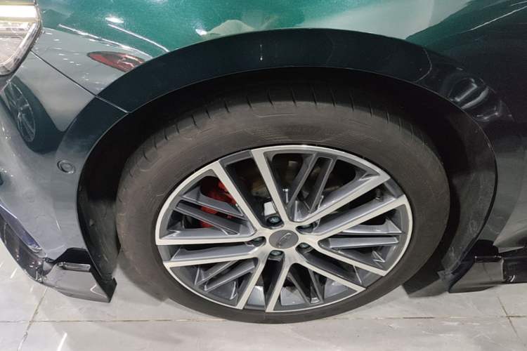 Used Geely Auto Preface 2023 2.0TD "Only This Verdant Green" Edition Left Front Wheel Hub
