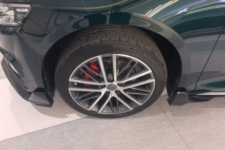 Used Geely Auto Preface 2023 2.0TD "Only This Verdant Green" Edition Left Front Wheel Hub