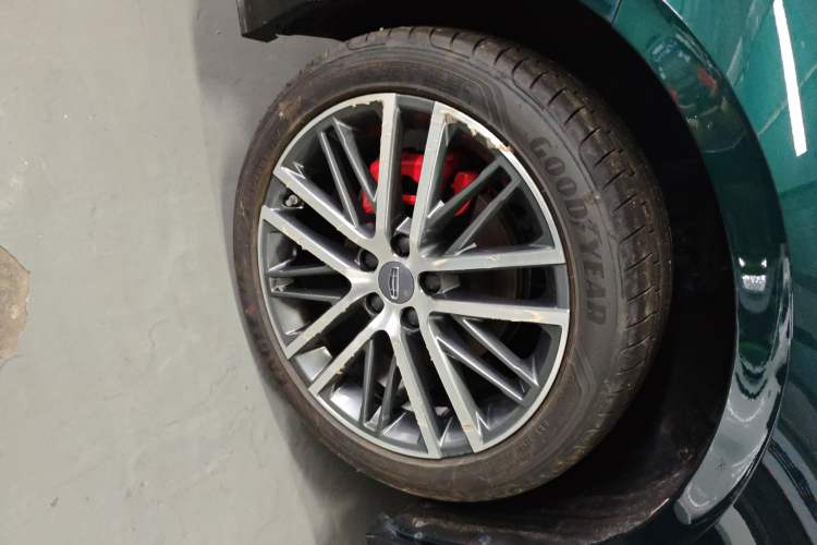 Used Geely Auto Preface 2023 2.0TD "Only This Verdant Green" Edition Left Front Wheel Hub