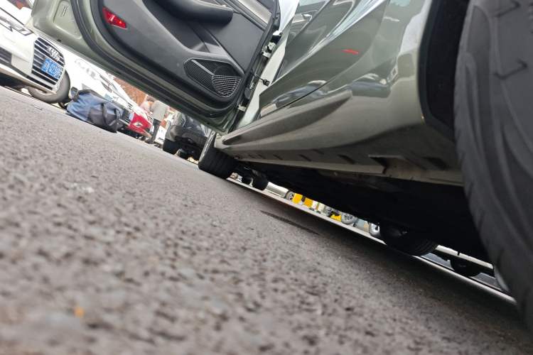 Used Geely Auto Preface 2023 1.5TD Fuyao Version Left Side Sill