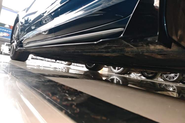 Used Geely Auto Preface 2023 2.0TD "Only This Verdant Green" Edition Left Side Sill