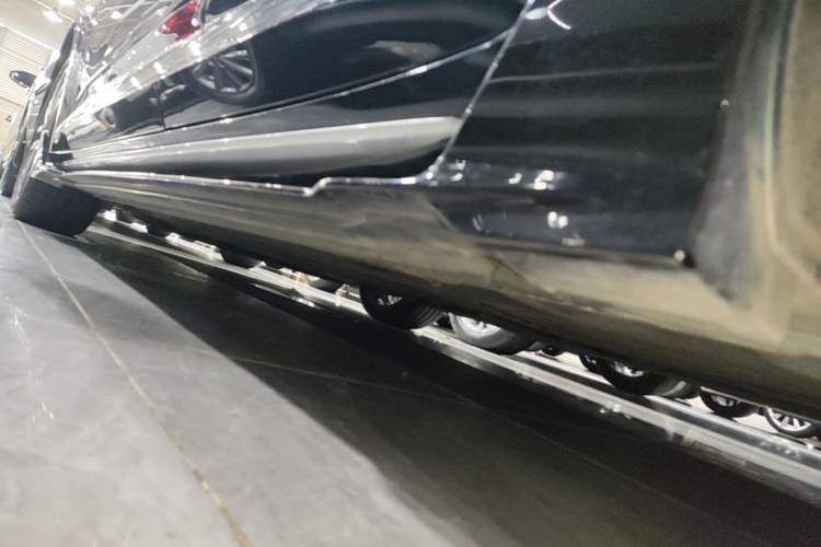 Used Geely Auto Preface 2023 2.0TD "Only This Verdant Green" Edition Left Side Sill