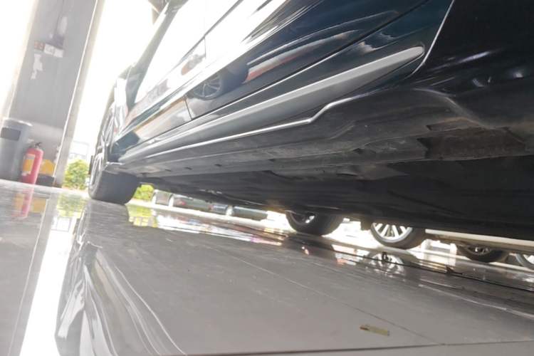 Used Geely Auto Preface 2023 2.0TD "Only This Verdant Green" Edition Left Side Sill