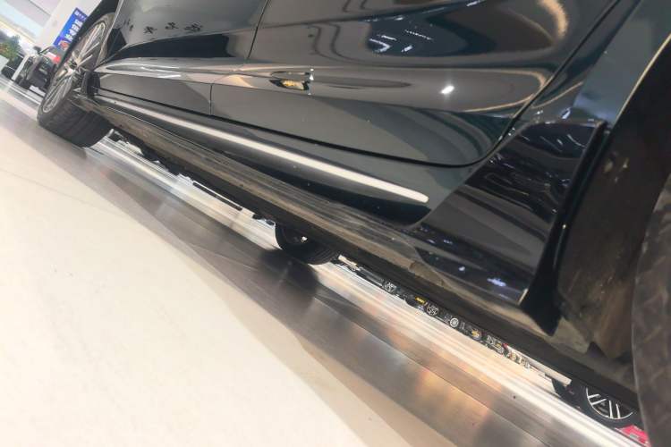 Used Geely Auto Preface 2023 2.0TD "Only This Verdant Green" Edition Left Side Sill