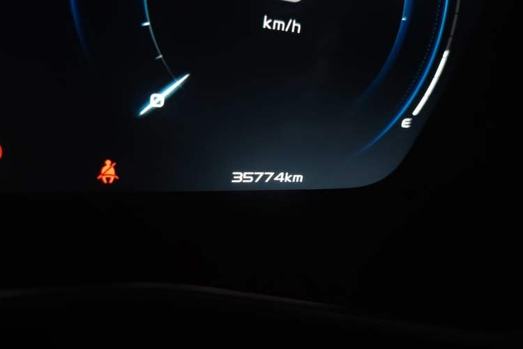 Used Geely Auto Preface 2023 2.0TD "Only This Verdant Green" Edition Odometer Close Up