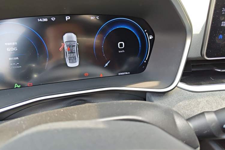 Used Geely Auto Preface 2023 2.0TD "Only This Verdant Green" Edition Odometer Close Up