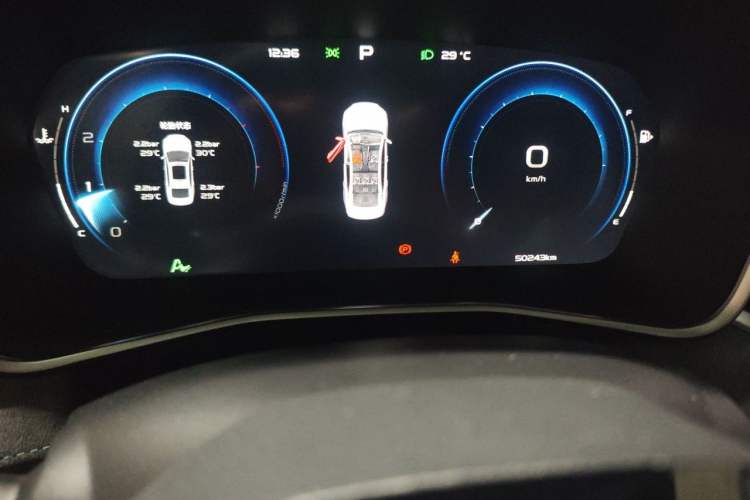 Used Geely Auto Preface 2023 2.0TD "Only This Verdant Green" Edition Odometer Close Up