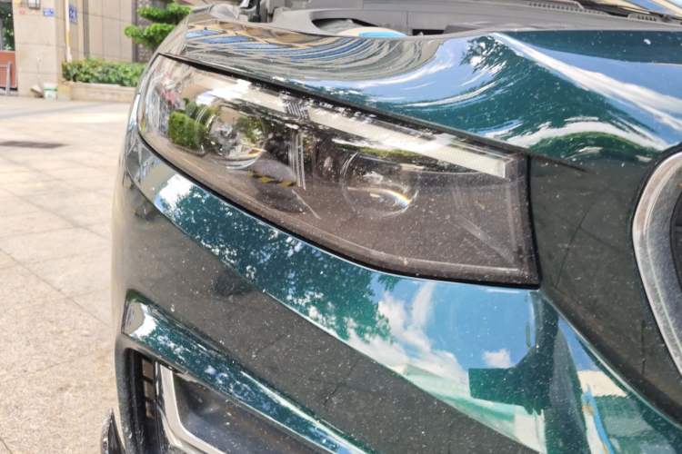 Used Geely Auto Preface 2023 2.0TD "Only This Verdant Green" Edition Right Front Headlight