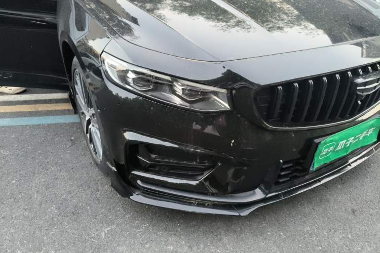 Used Geely Auto Preface 2023 2.0TD "Only This Verdant Green" Edition Right Front Headlight
