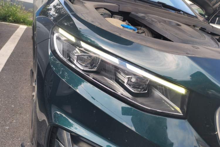 Used Geely Auto Preface 2023 2.0TD "Only This Verdant Green" Edition Right Front Headlight