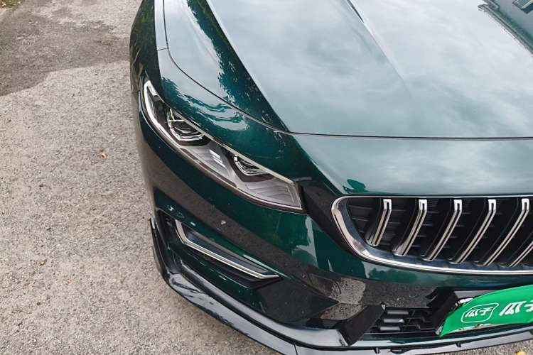 Used Geely Auto Preface 2023 2.0TD "Only This Verdant Green" Edition Right Front Headlight