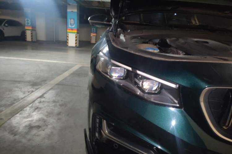 Used Geely Auto Preface 2023 2.0TD "Only This Verdant Green" Edition Right Front Headlight