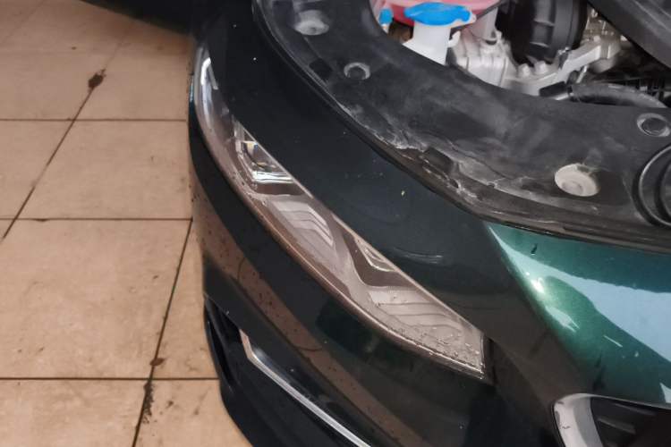 Used Geely Auto Preface 2023 2.0TD "Only This Verdant Green" Edition Right Front Headlight