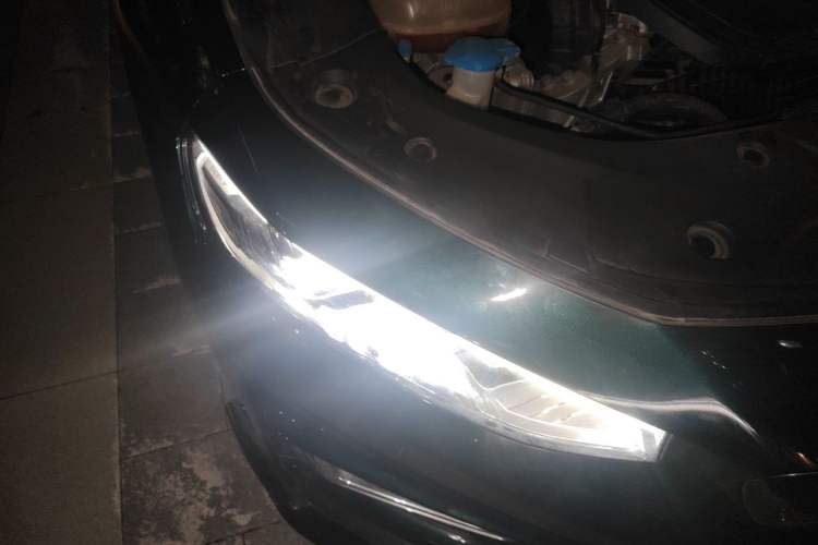 Used Geely Auto Preface 2023 2.0TD "Only This Verdant Green" Edition Right Front Headlight